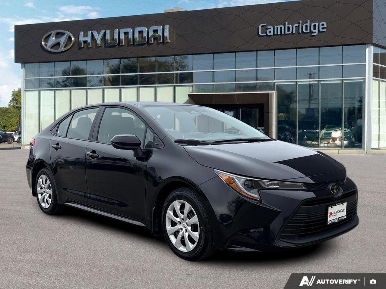 2024 Toyota Corolla LE   NO ACCIDENTS   CARPLAY   5.7L/100KM Photo