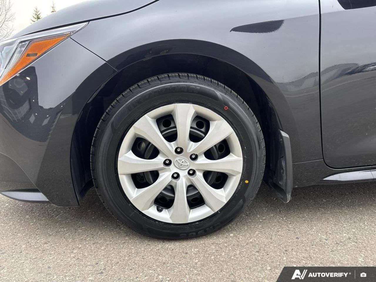 2024 Toyota Corolla LE   NO ACCIDENTS   CARPLAY   5.7L/100KM Photo