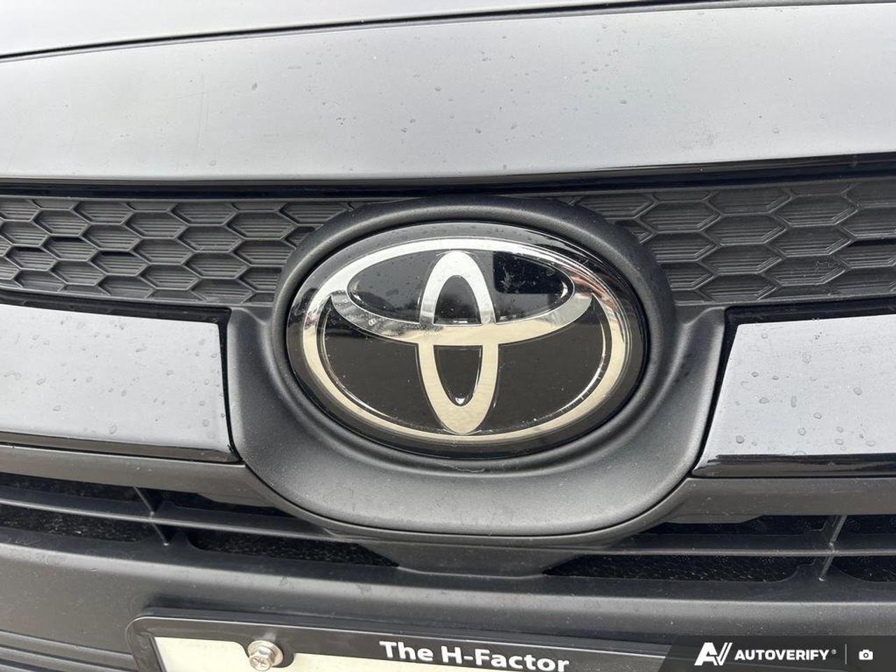 2024 Toyota Corolla LE   NO ACCIDENTS   CARPLAY   5.7L/100KM Photo