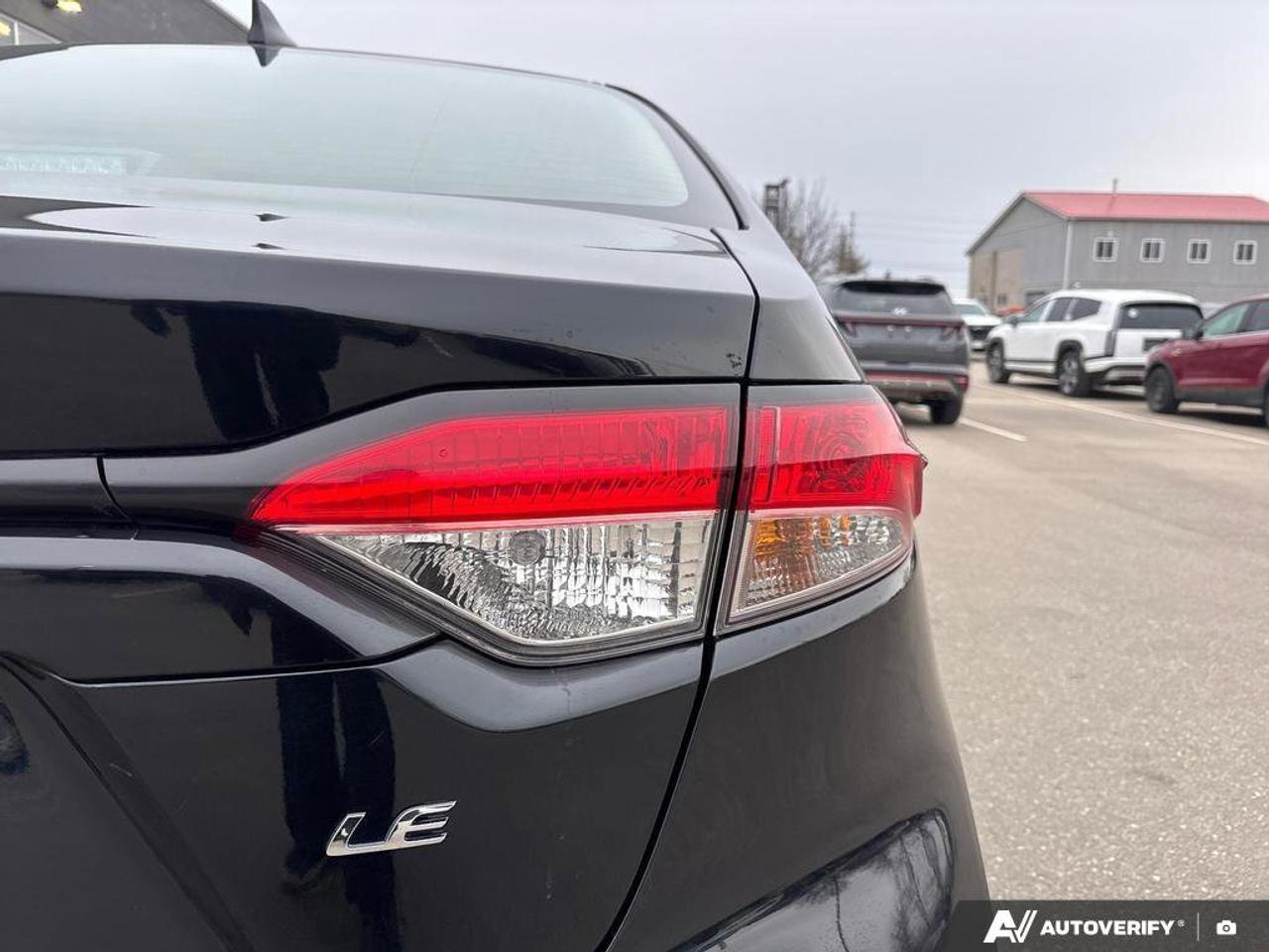 2024 Toyota Corolla LE   NO ACCIDENTS   CARPLAY   5.7L/100KM Photo