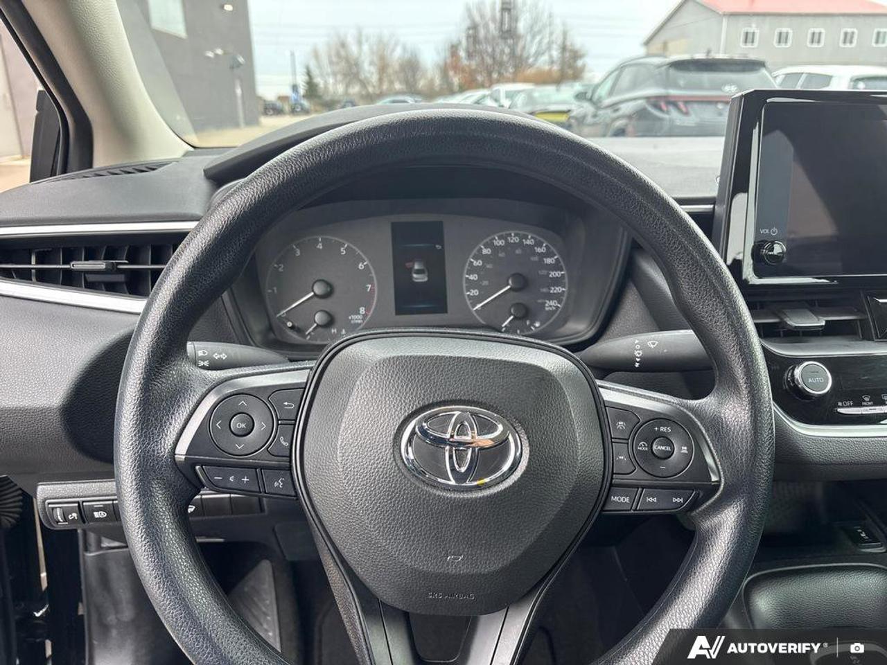 2024 Toyota Corolla LE   NO ACCIDENTS   CARPLAY   5.7L/100KM Photo