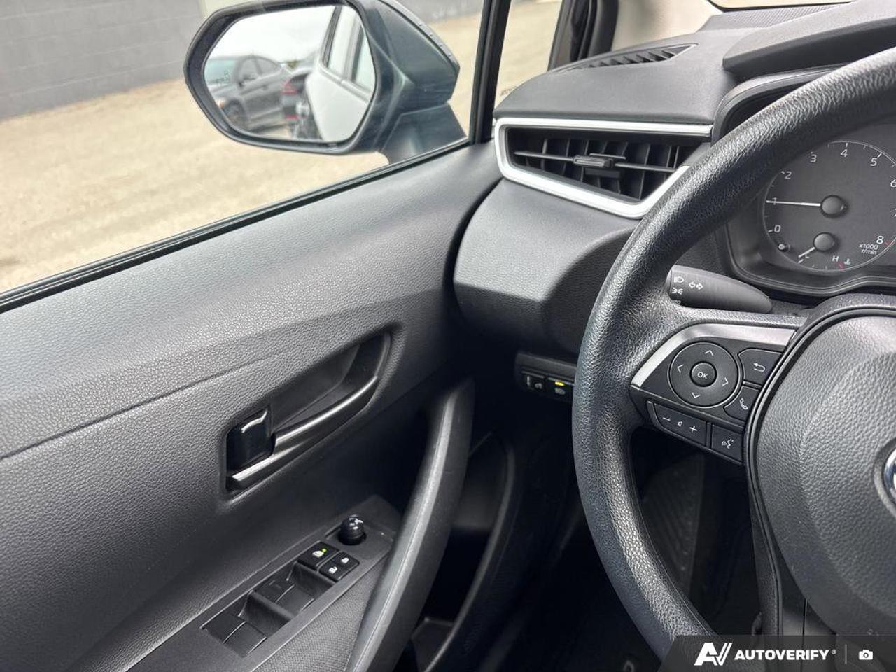 2024 Toyota Corolla LE   NO ACCIDENTS   CARPLAY   5.7L/100KM Photo