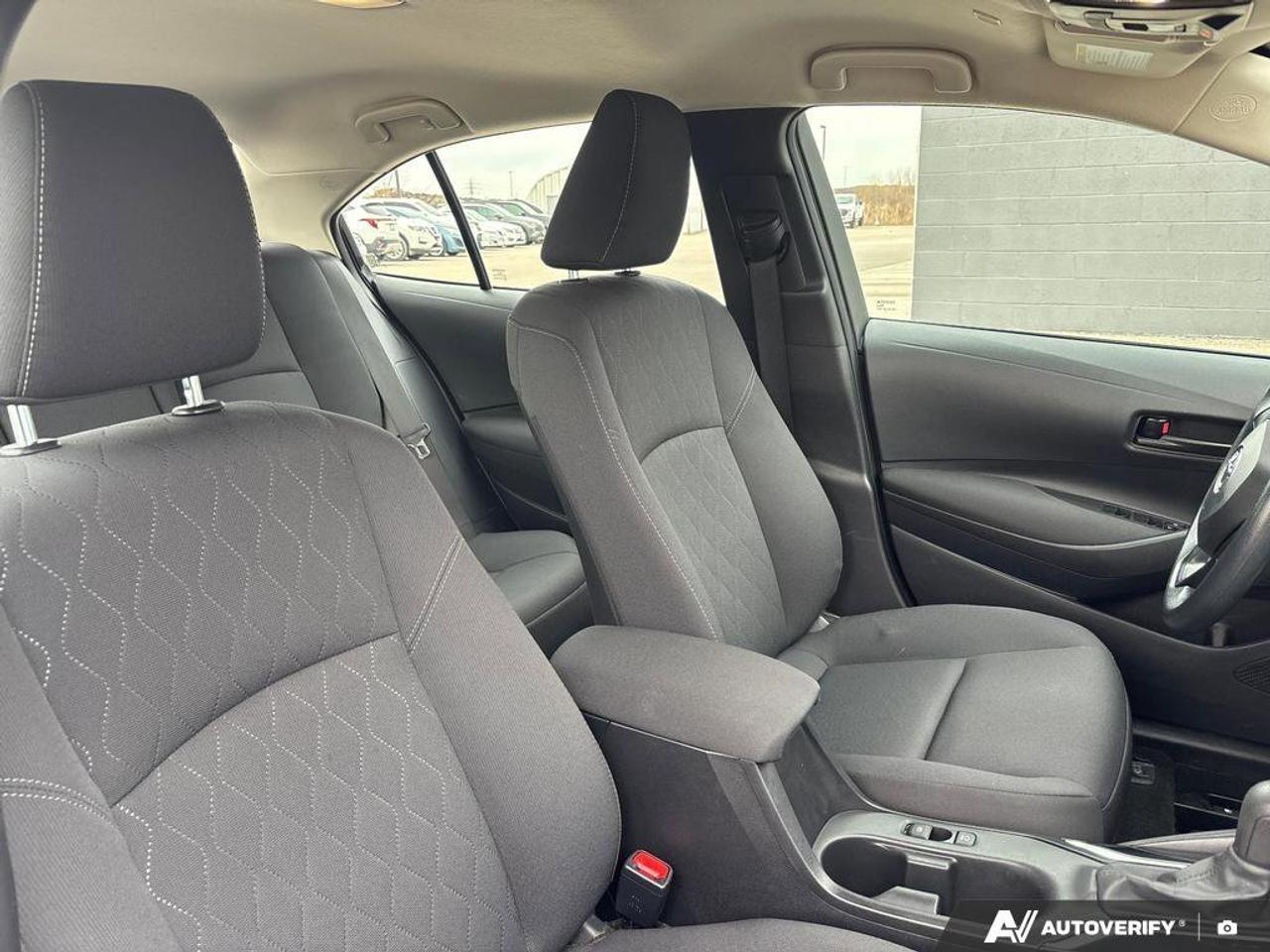 2024 Toyota Corolla LE   NO ACCIDENTS   CARPLAY   5.7L/100KM Photo