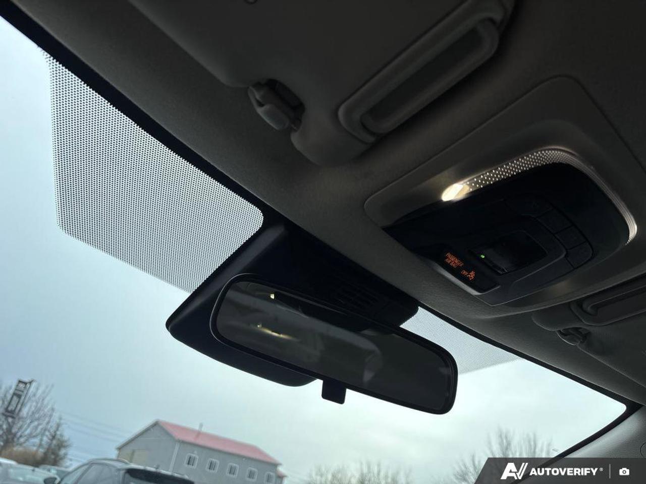 2024 Toyota Corolla LE   NO ACCIDENTS   CARPLAY   5.7L/100KM Photo