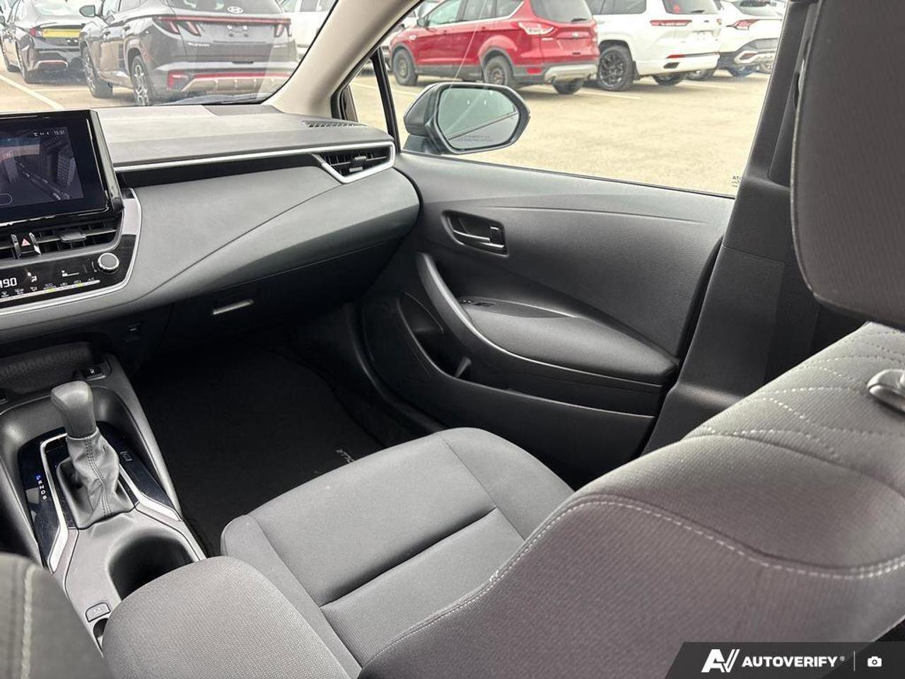 2024 Toyota Corolla LE   NO ACCIDENTS   CARPLAY   5.7L/100KM Photo