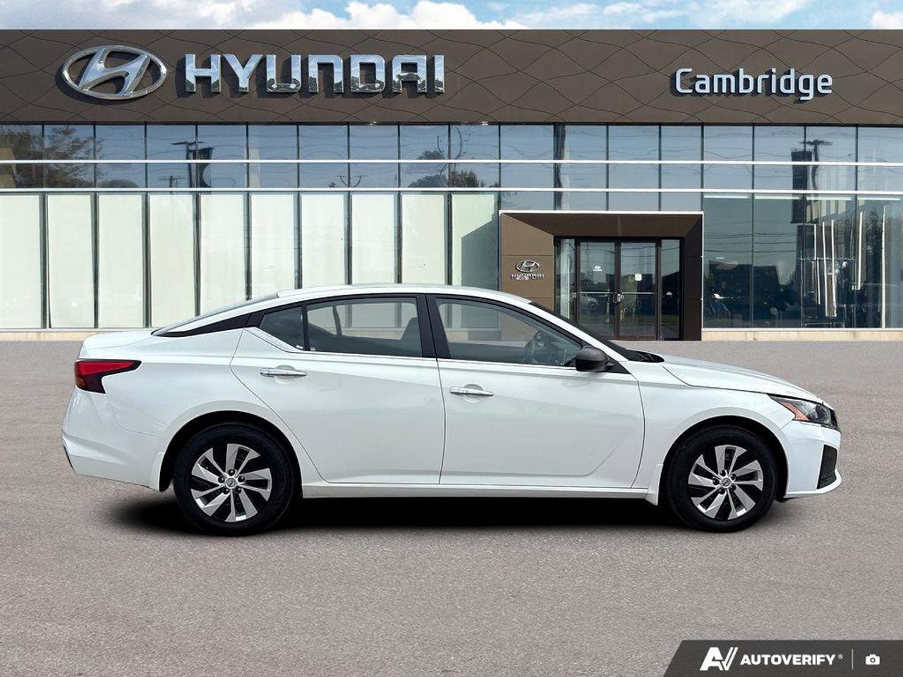 2024 Nissan Altima S   NO ACCIDENTS   CARPLAY   6.5L/100KM Photo