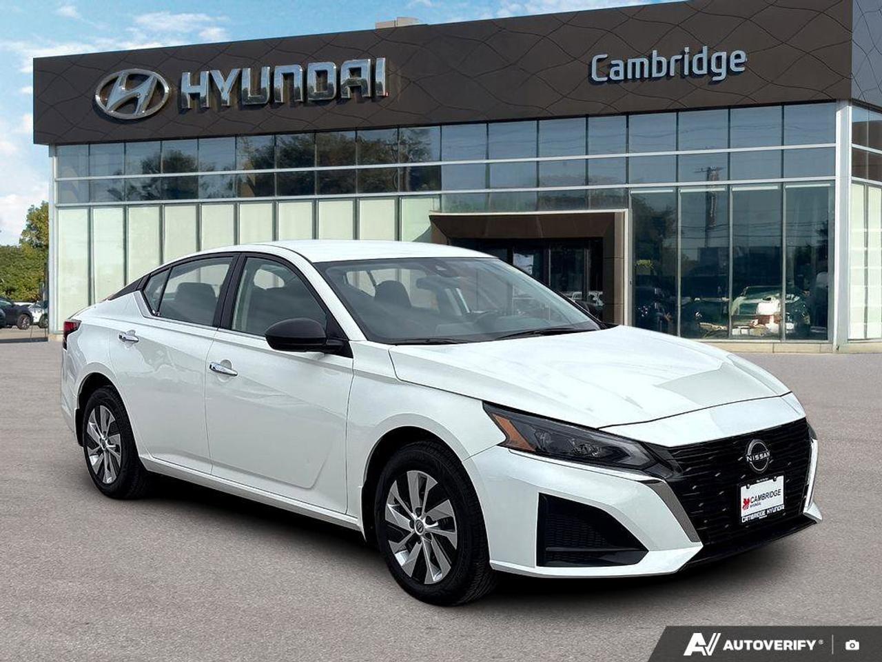 2024 Nissan Altima S   NO ACCIDENTS   CARPLAY   6.5L/100KM Photo