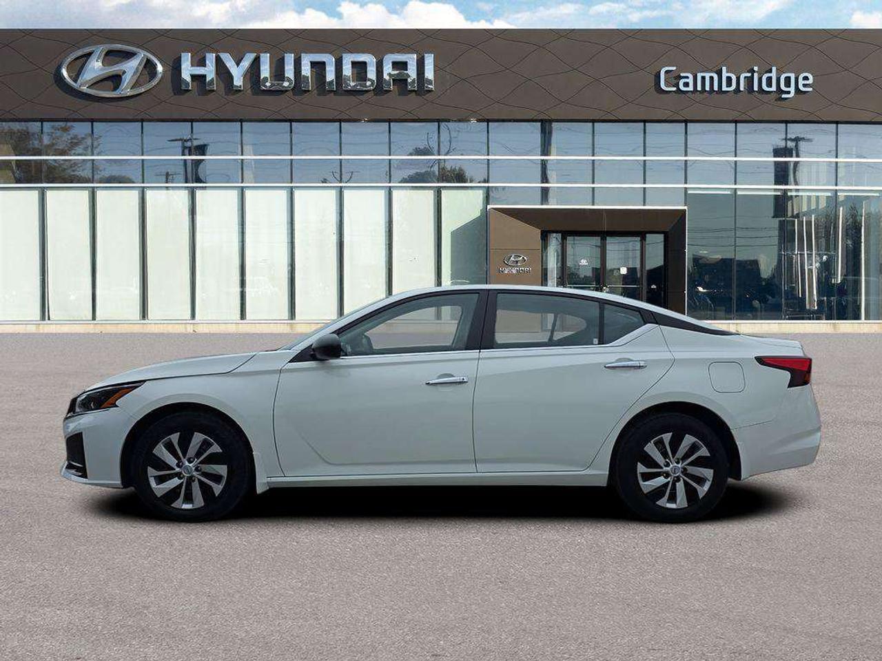 2024 Nissan Altima S AWD   NO ACCIDENTS HEATSEATS CARPLAY 6.5L/100KM Photo