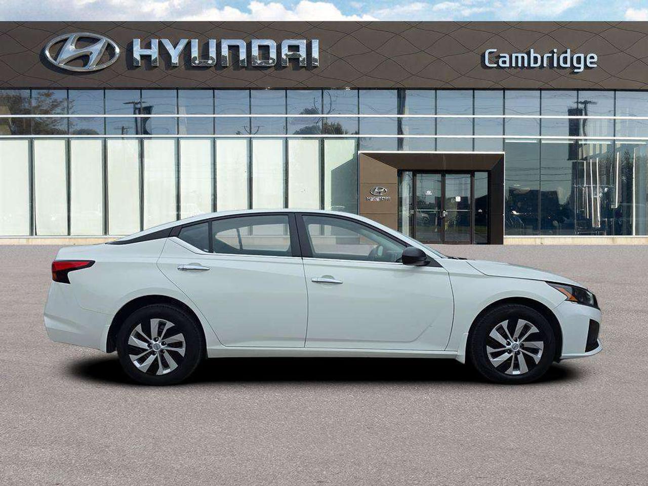 2024 Nissan Altima S AWD   NO ACCIDENTS HEATSEATS CARPLAY 6.5L/100KM Photo