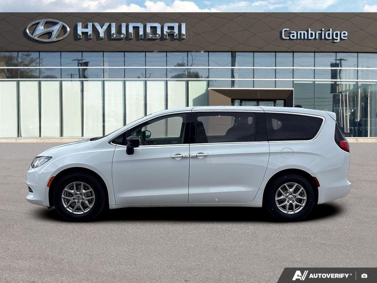 2024 Chrysler Grand Caravan SXT   CLEAN CARFAX   Stow 'n Go seating Photo3