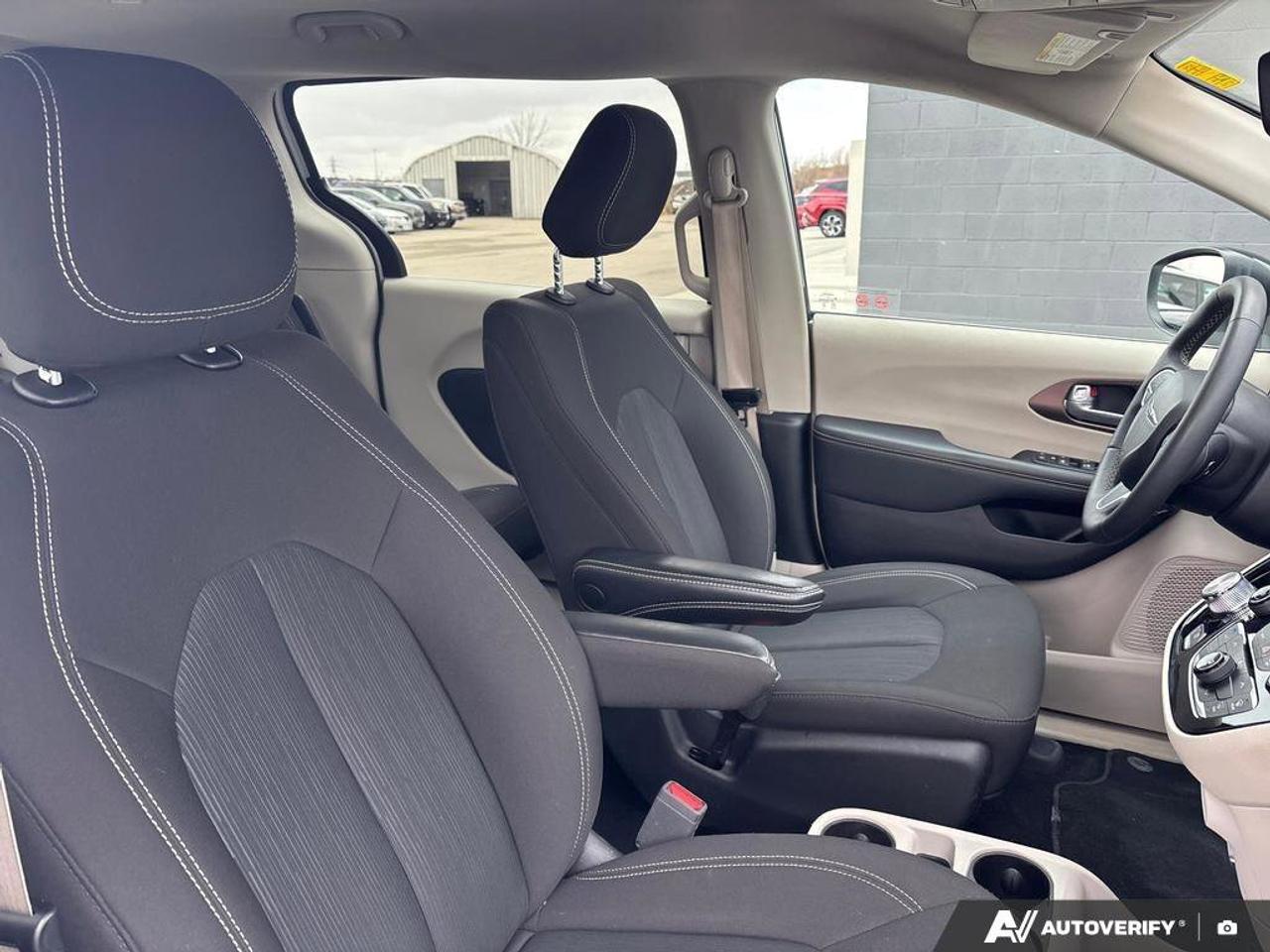 2024 Chrysler Grand Caravan SXT   CLEAN CARFAX   Stow 'n Go seating Photo