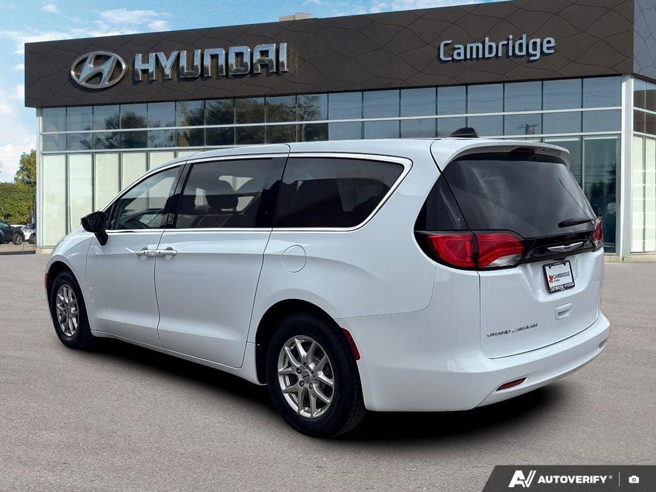 2024 Chrysler Grand Caravan SXT   NO ACCIDENTS   HEATED SEATS   8.4L/100KM Photo4