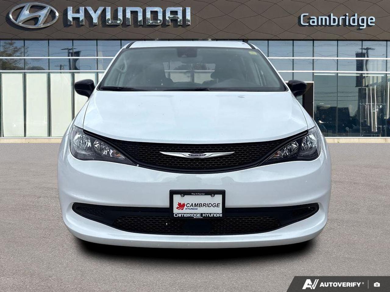 2024 Chrysler Grand Caravan SXT   NO ACCIDENTS   HEATED SEATS   8.4L/100KM Photo