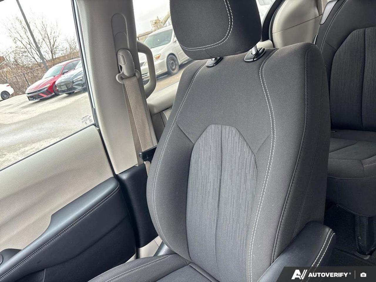 2024 Chrysler Grand Caravan SXT   NO ACCIDENTS   HEATED SEATS   8.4L/100KM Photo