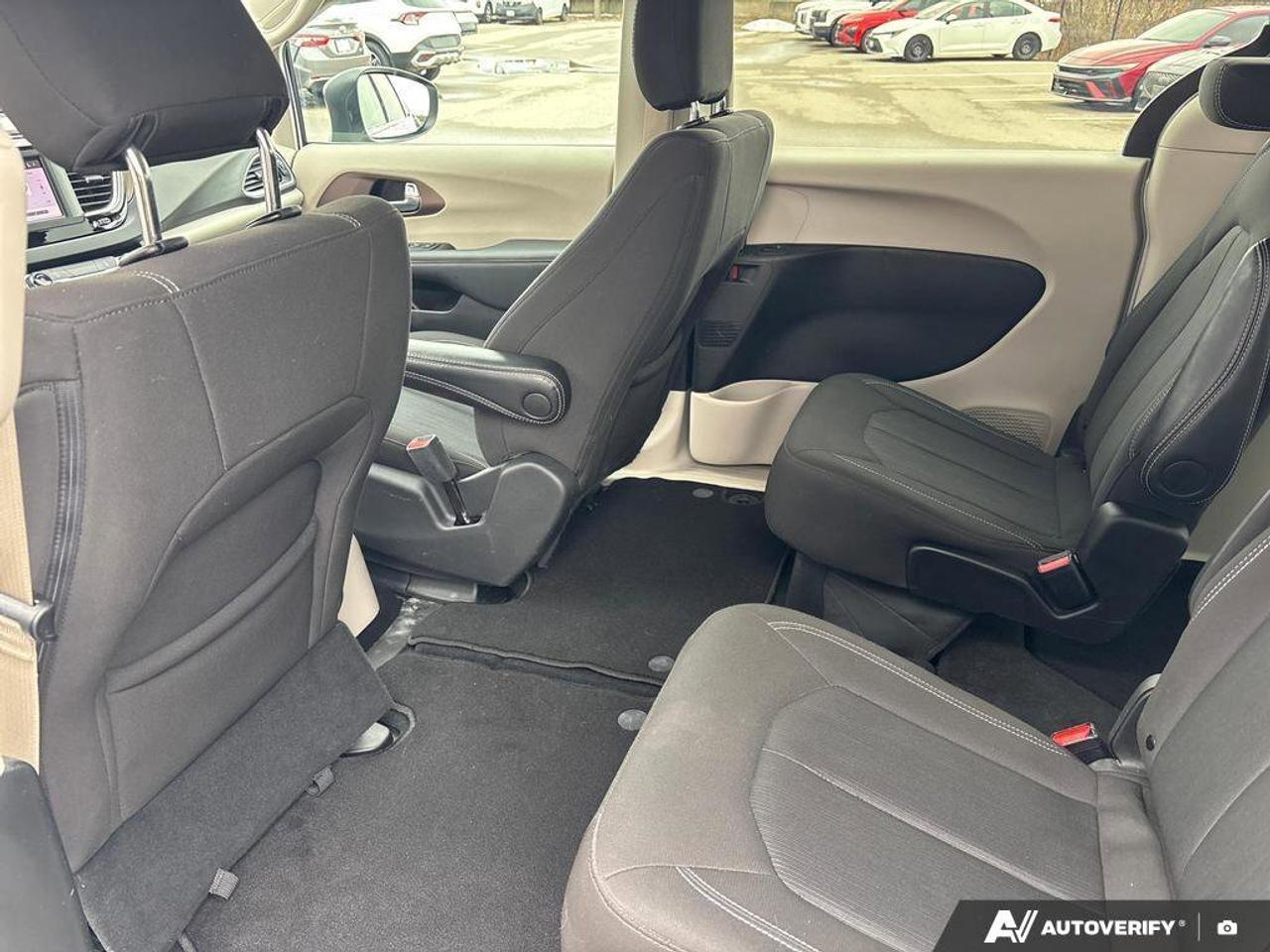 2024 Chrysler Grand Caravan SXT   NO ACCIDENTS   HEATED SEATS   8.4L/100KM Photo