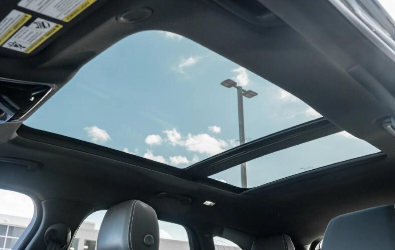 2023 Land Rover Range Rover Velar P250 S LEATHER PANORAMIC ROOF CLEAN CARFAX Photo