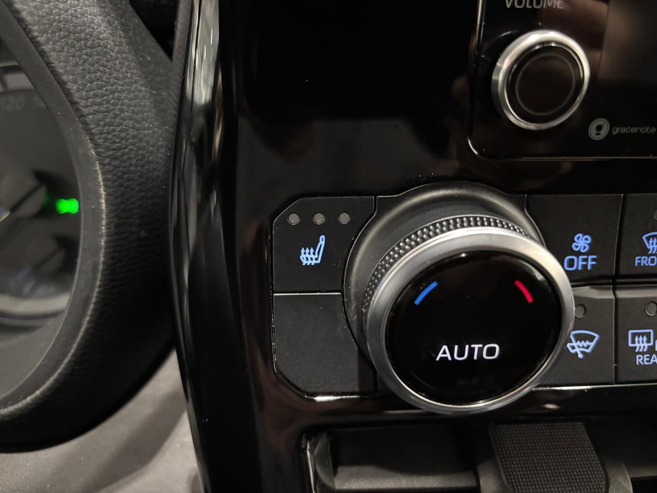 2020 Toyota Highlander Hybrid LE Photo