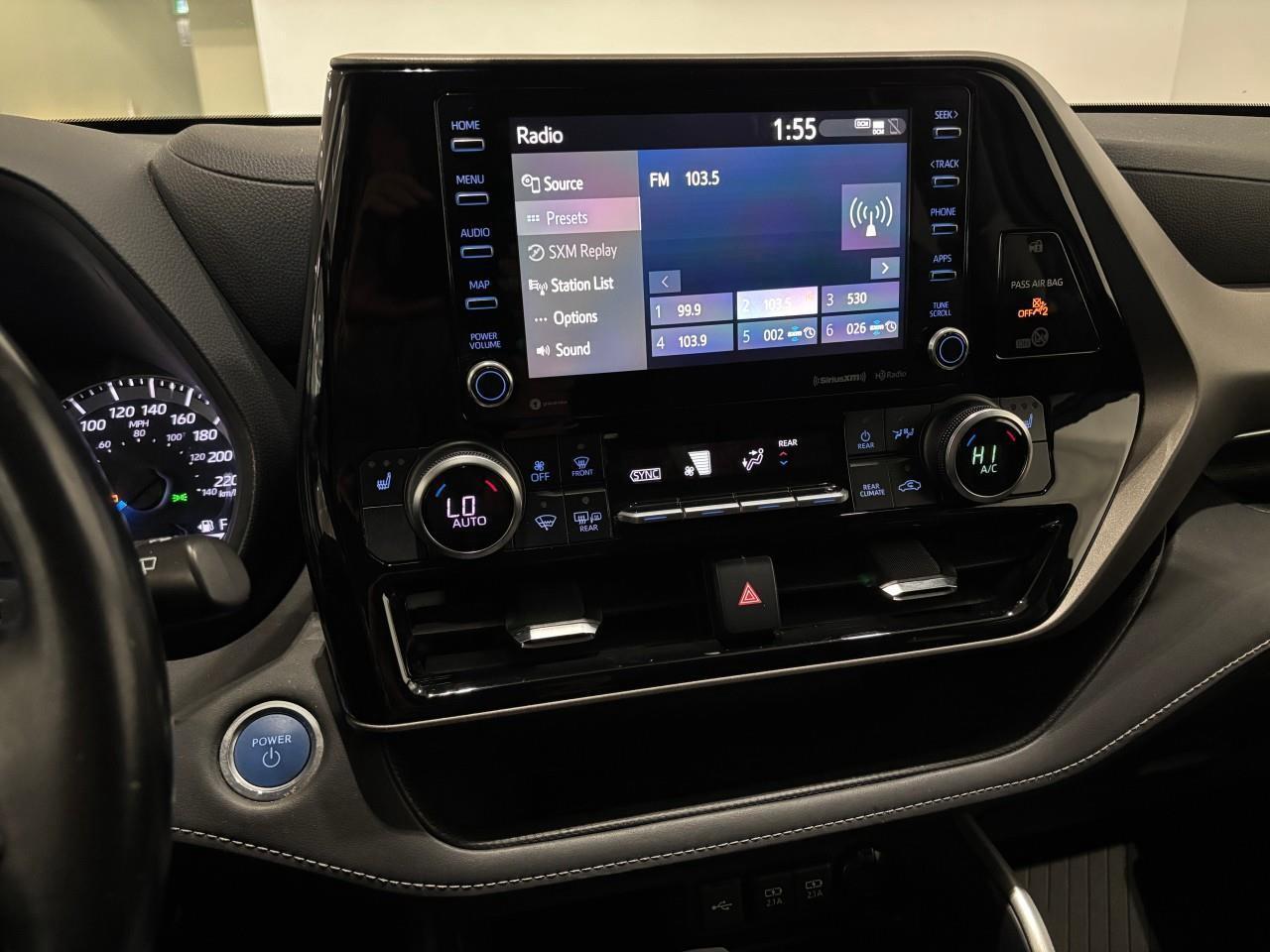 2020 Toyota Highlander Hybrid LE Photo