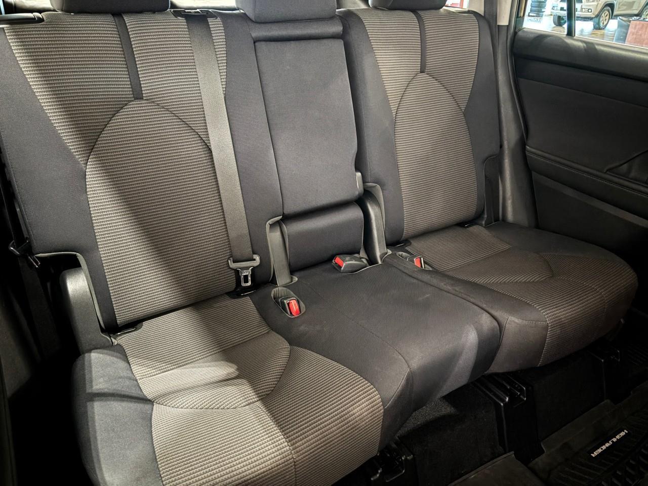 2020 Toyota Highlander Hybrid LE Photo