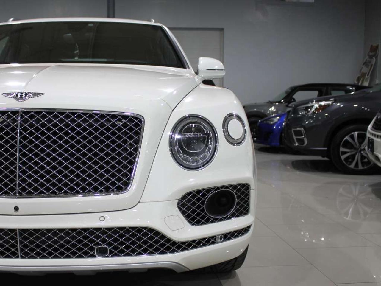 2020 Bentley Bentayga 24 Black Wheels V8 7 Passenger No Accidents Headsup Display Navi 360 Camera Photo