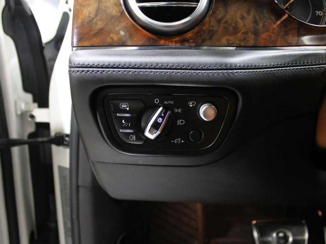2020 Bentley Bentayga 24 Black Wheels V8 7 Passenger No Accidents Headsup Display Navi 360 Camera Photo