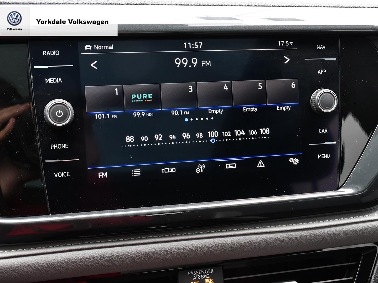 2022 Volkswagen Taos Highline Photo