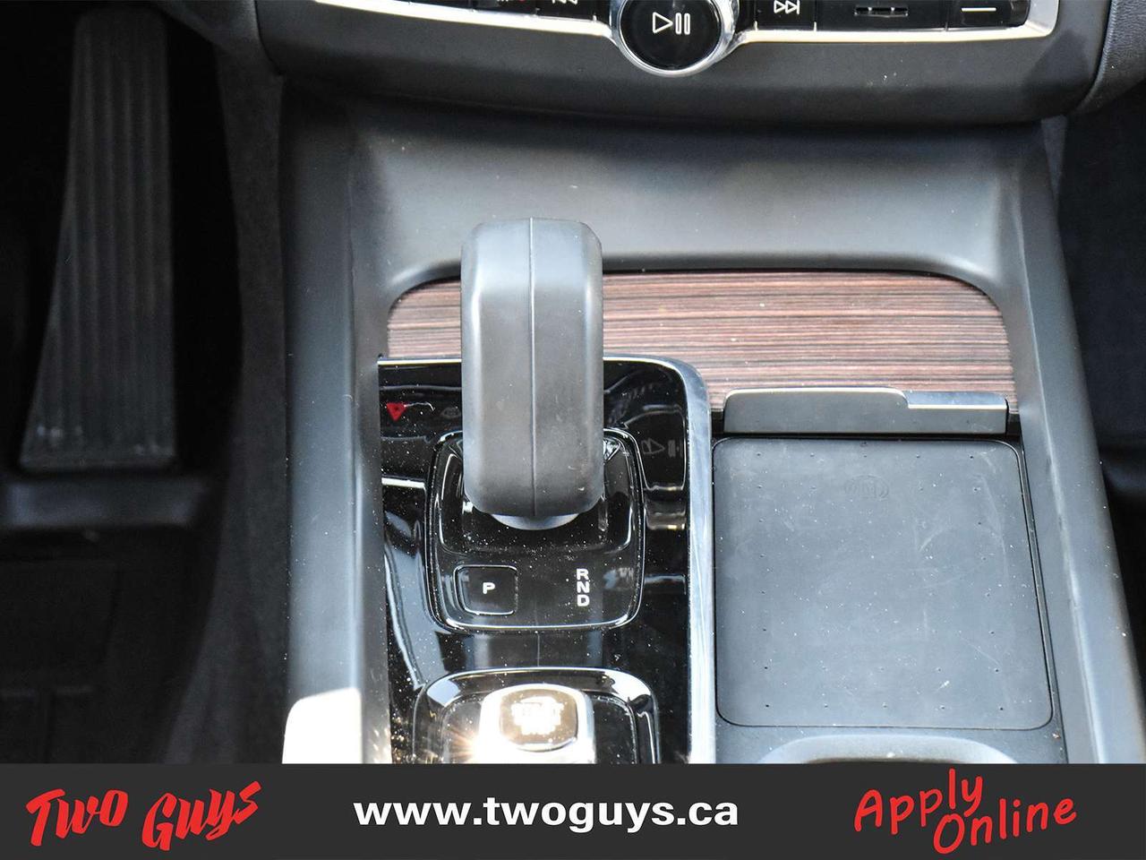 2022 Volvo XC60 B6 Momentum   Leather   Panoroof   Nav Photo