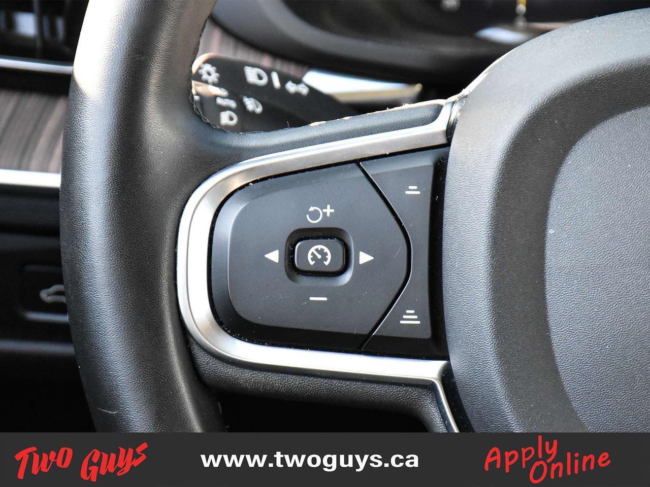 2022 Volvo XC60 B6 Momentum   Leather   Panoroof   Nav Photo
