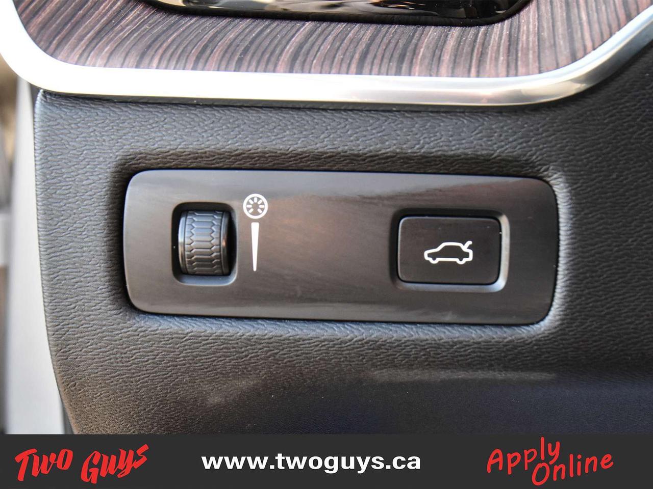 2022 Volvo XC60 B6 Momentum   Leather   Panoroof   Nav Photo