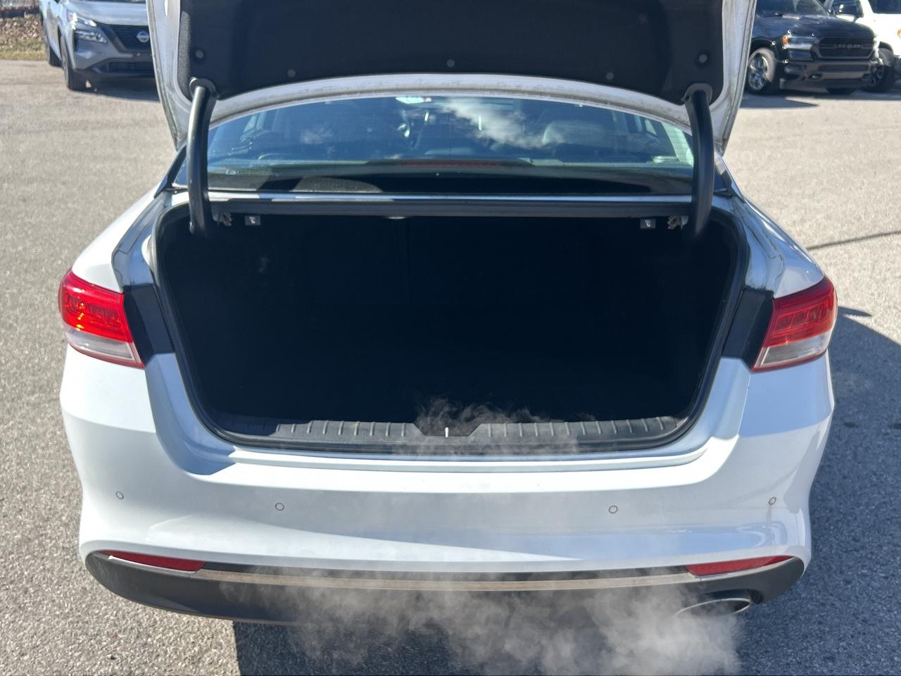 2016 Kia Optima EX TECH, HEATED/ COOLED LEATHER, SUNROOF! Photo