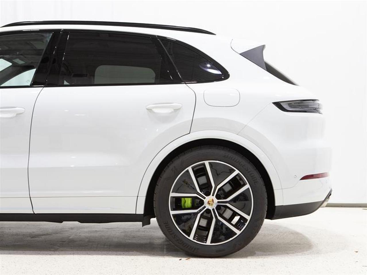 2024 Porsche Cayenne S e-Hybrid AWD Photo