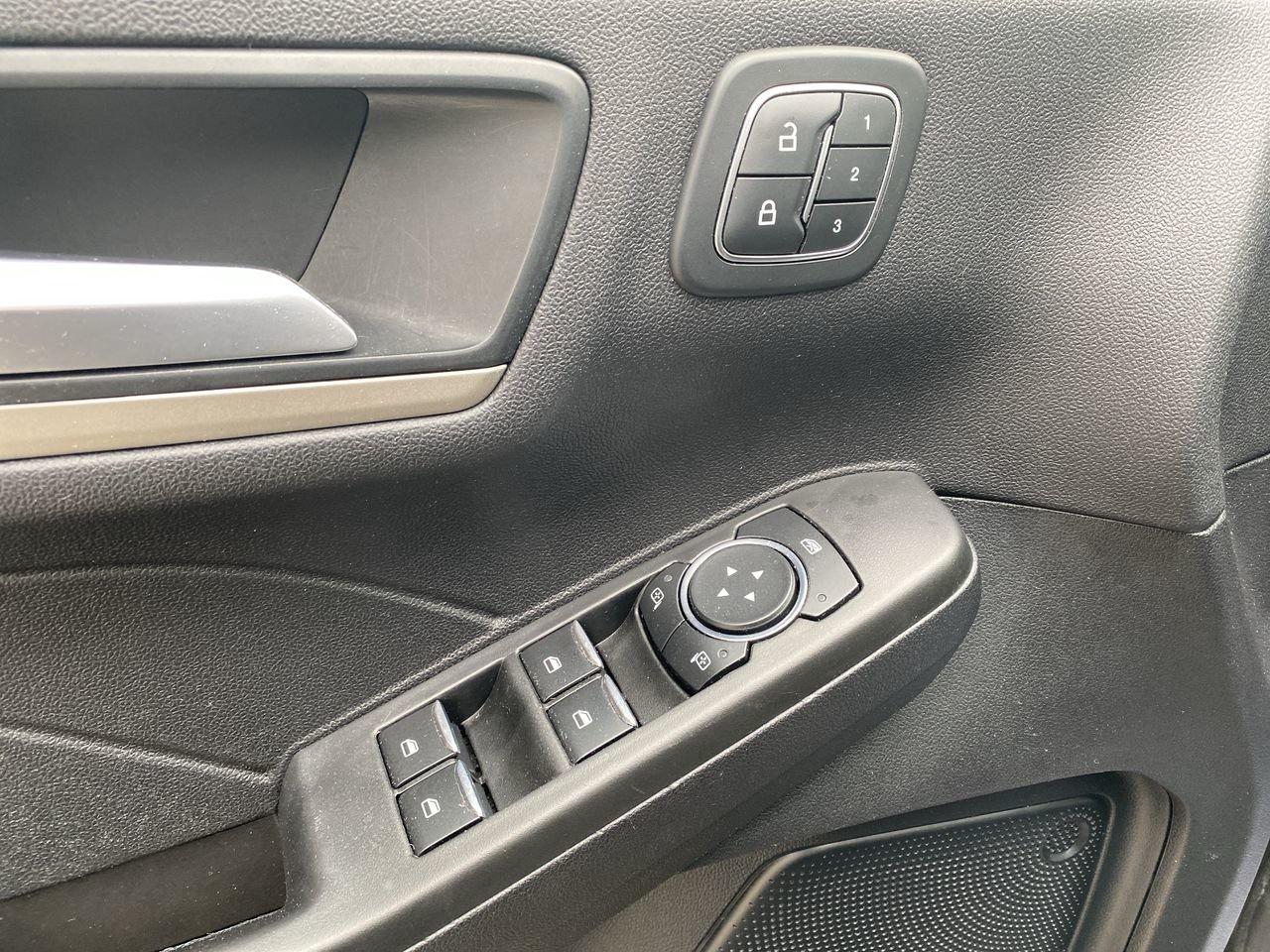 2021 Ford Escape SEL Photo