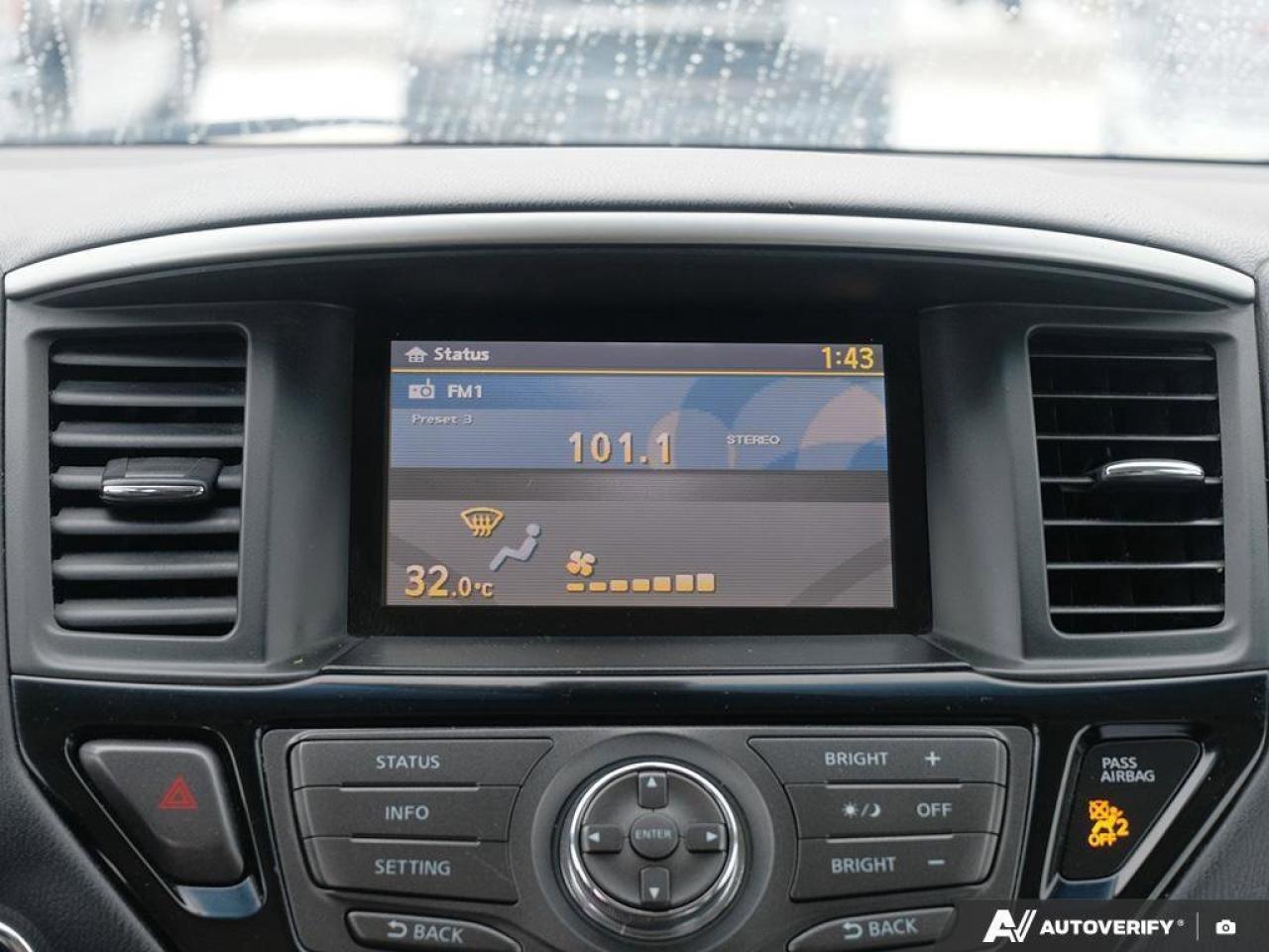 2016 Nissan Pathfinder  Photo