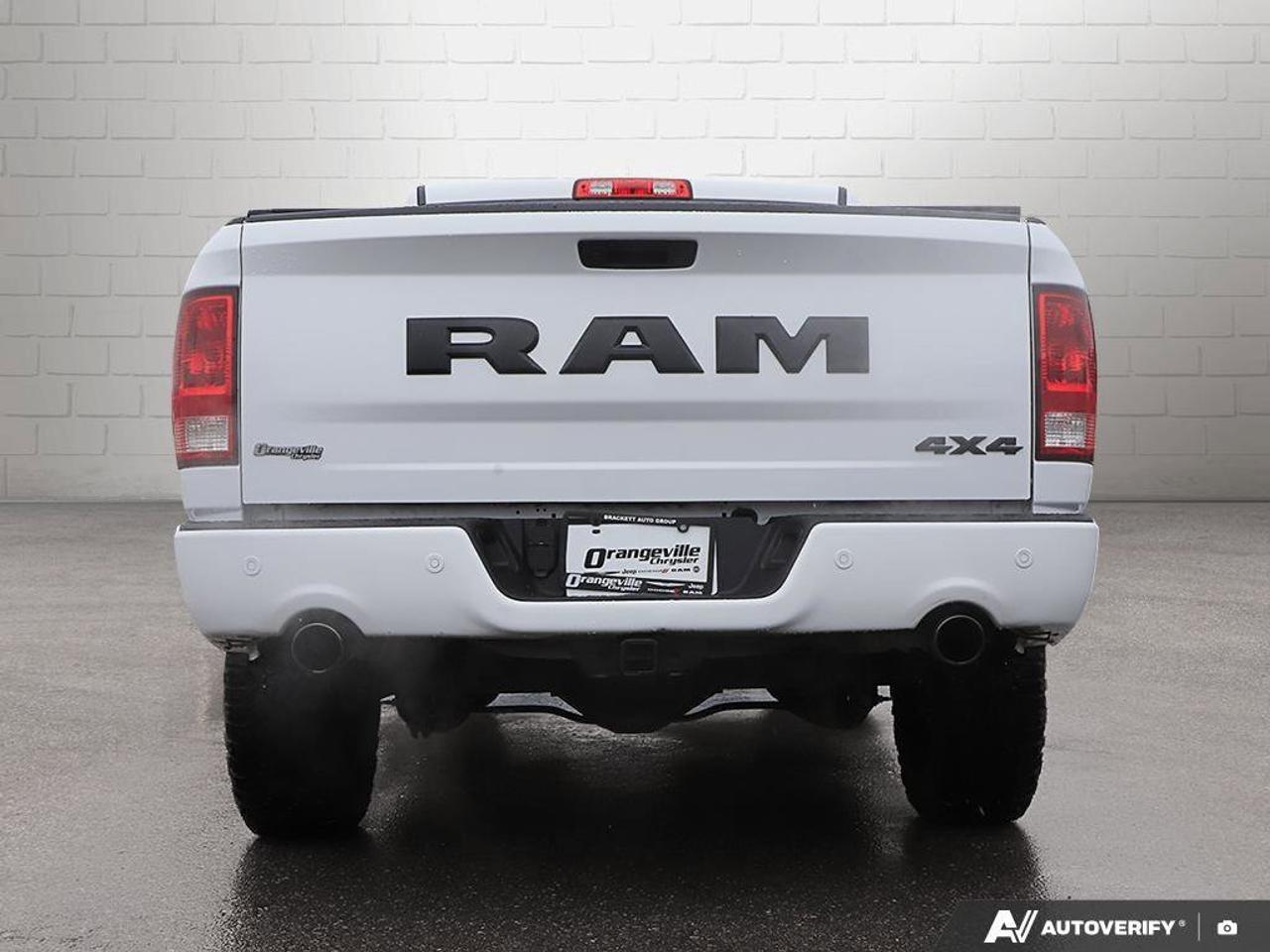 2022 RAM 1500 Classic Express 4x4 Crew Cab 5'7  Box Photo4