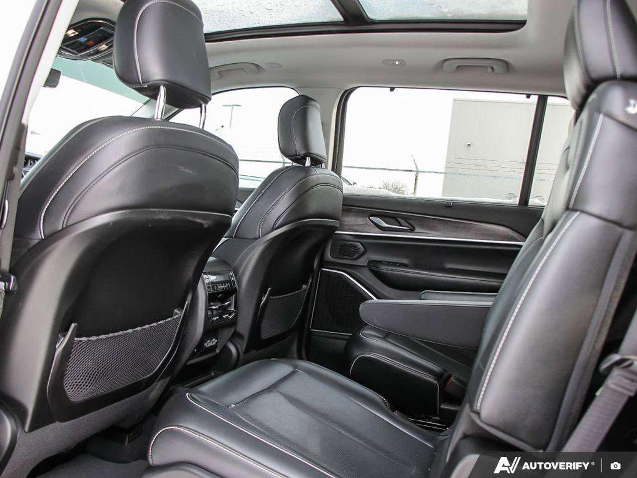 2022 Jeep Grand Cherokee Certified Pre-Owned, One Owner, Accident-Free, 6-Seater, V6! Photo
