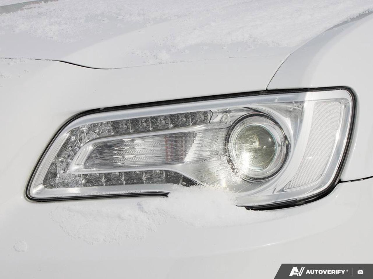 2017 Chrysler 300 4dr Sdn 300C Platinum RWD Photo