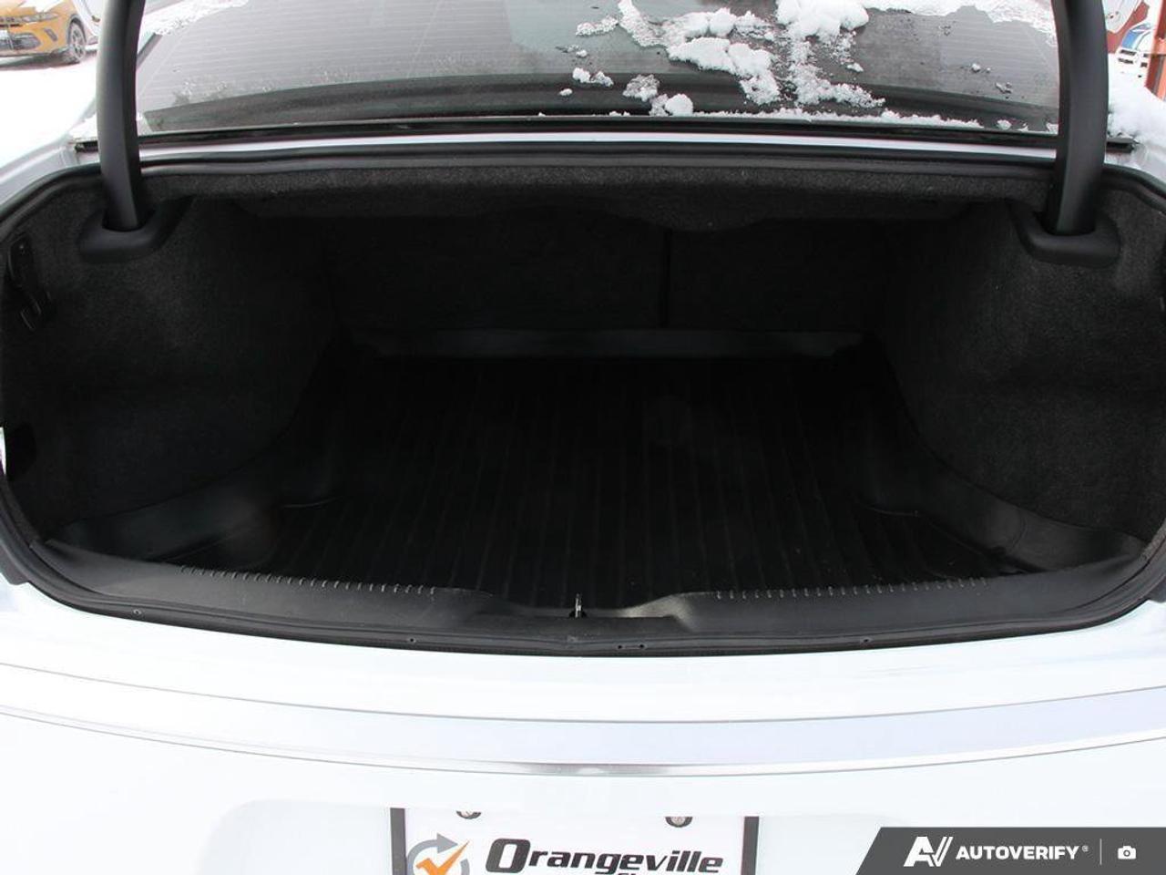 2017 Chrysler 300 4dr Sdn 300C Platinum RWD Photo