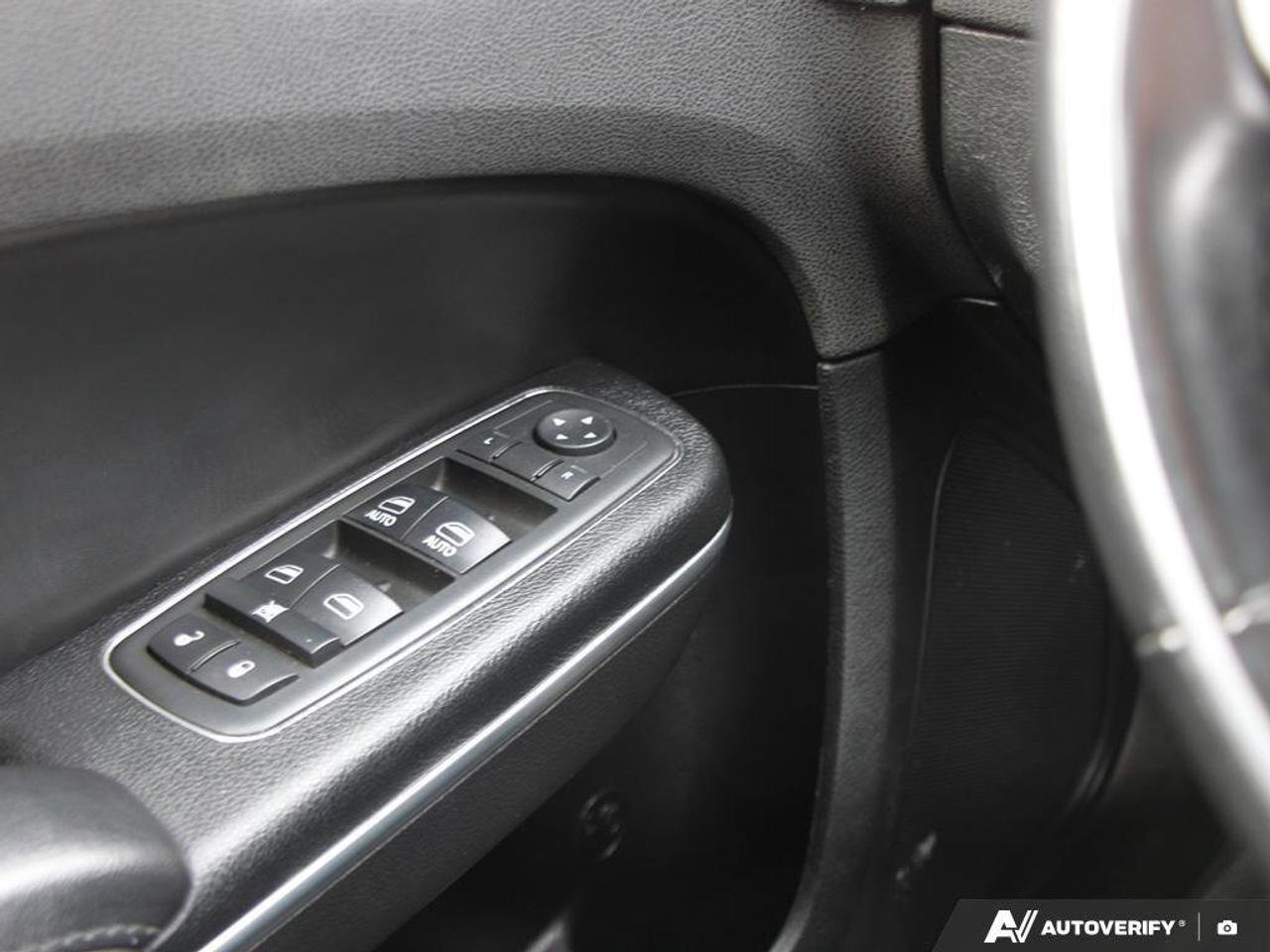 2017 Chrysler 300 4dr Sdn 300C Platinum RWD Photo