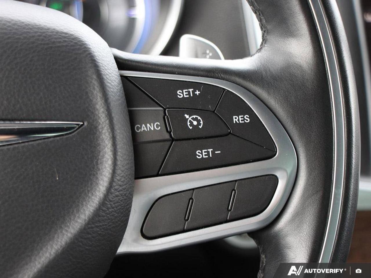 2017 Chrysler 300 4dr Sdn 300C Platinum RWD Photo