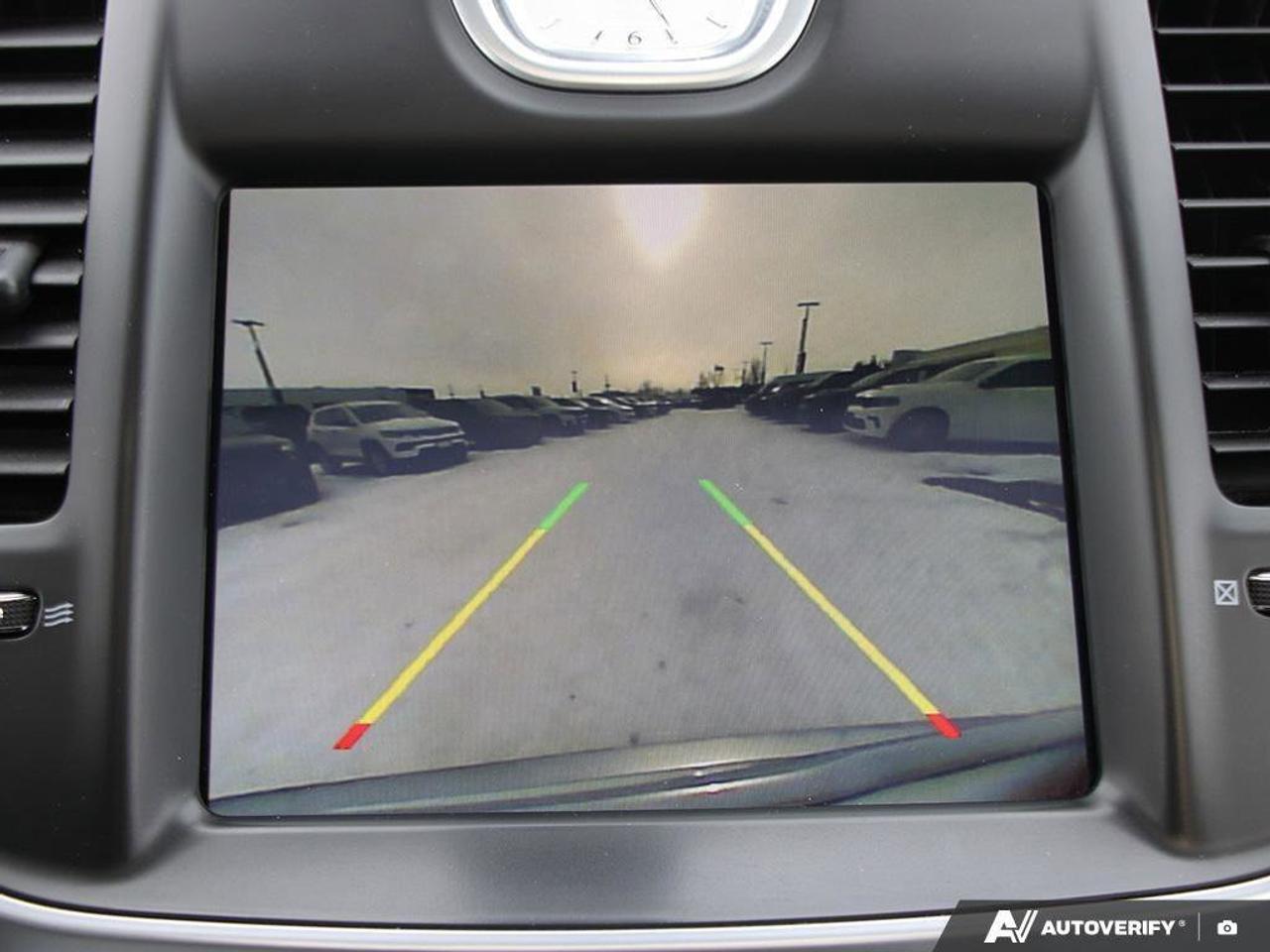 2017 Chrysler 300 4dr Sdn 300C Platinum RWD Photo