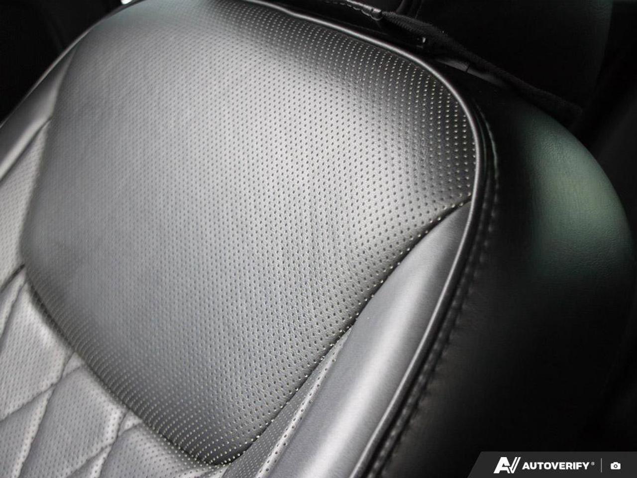 2017 Chrysler 300 4dr Sdn 300C Platinum RWD Photo