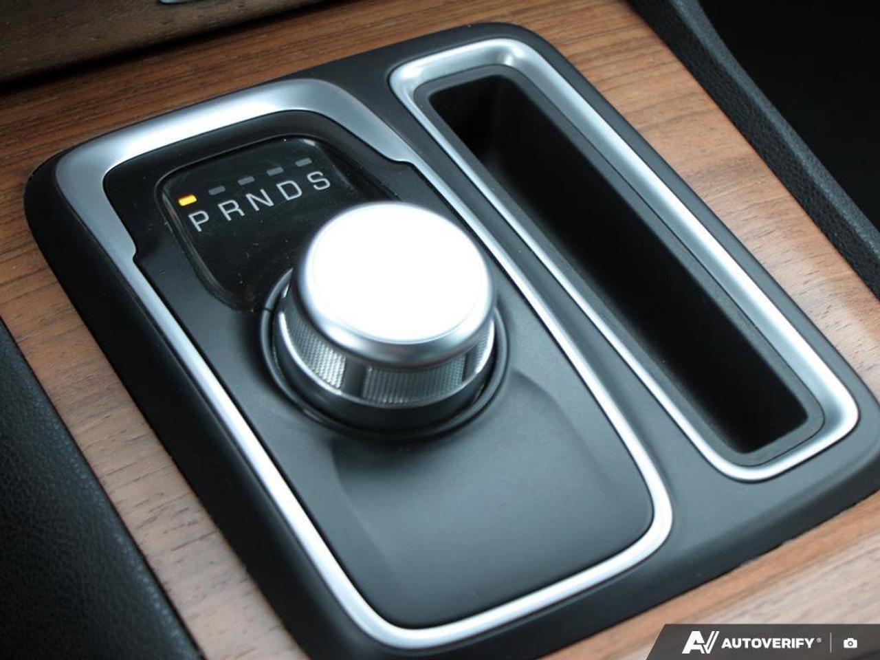 2017 Chrysler 300 4dr Sdn 300C Platinum RWD Photo