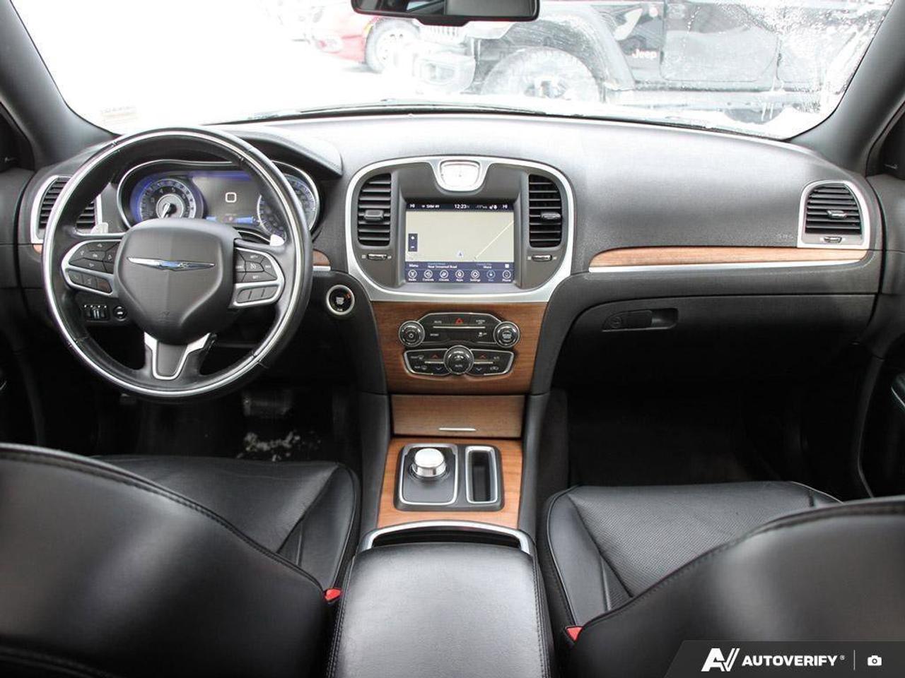 2017 Chrysler 300 4dr Sdn 300C Platinum RWD Photo