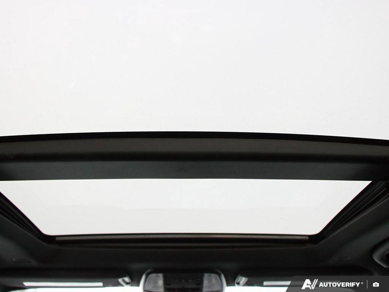 2017 Chrysler 300 4dr Sdn 300C Platinum RWD Photo