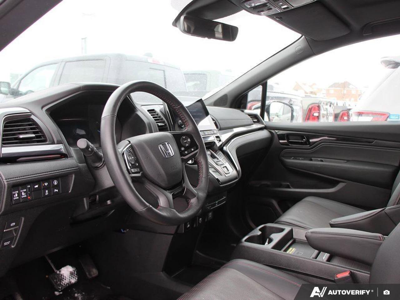 2024 Honda Odyssey Black EditionTouring, 3.5L V6, ALLOYS, LEATHER, LO Photo