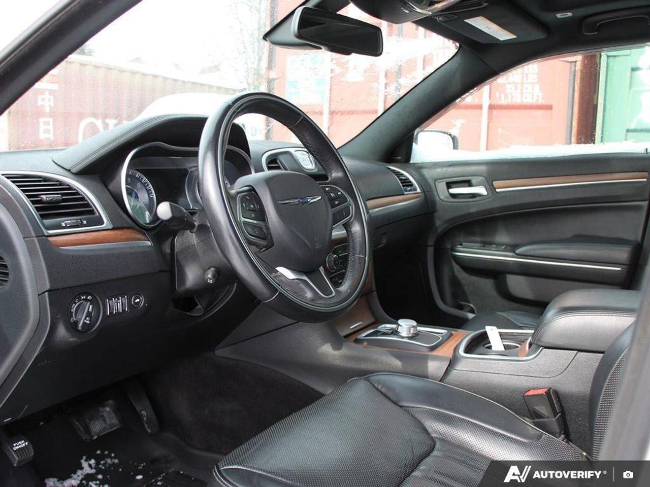 2017 Chrysler 300 300C PlatinumPLATINUM, HEMI V8, LEATHER, ALLOYS, N Photo