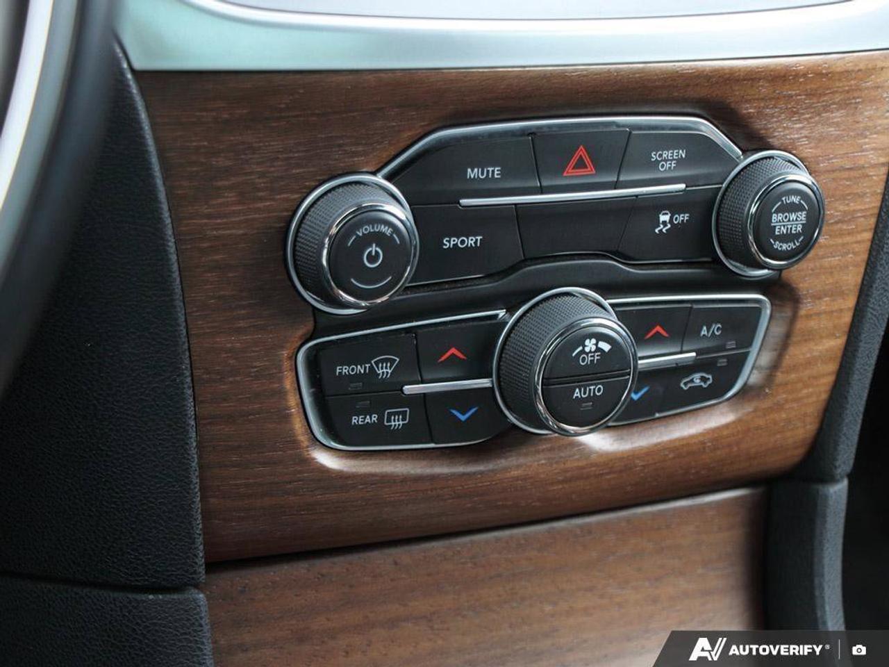 2017 Chrysler 300 300C PlatinumPLATINUM, HEMI V8, LEATHER, ALLOYS, N Photo