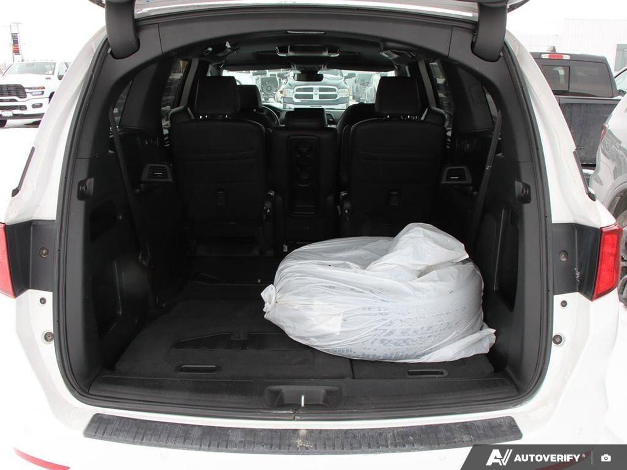 2024 Honda Odyssey Black EditionTouring, 3.5L V6, ALLOYS, LEATHER, LO Photo