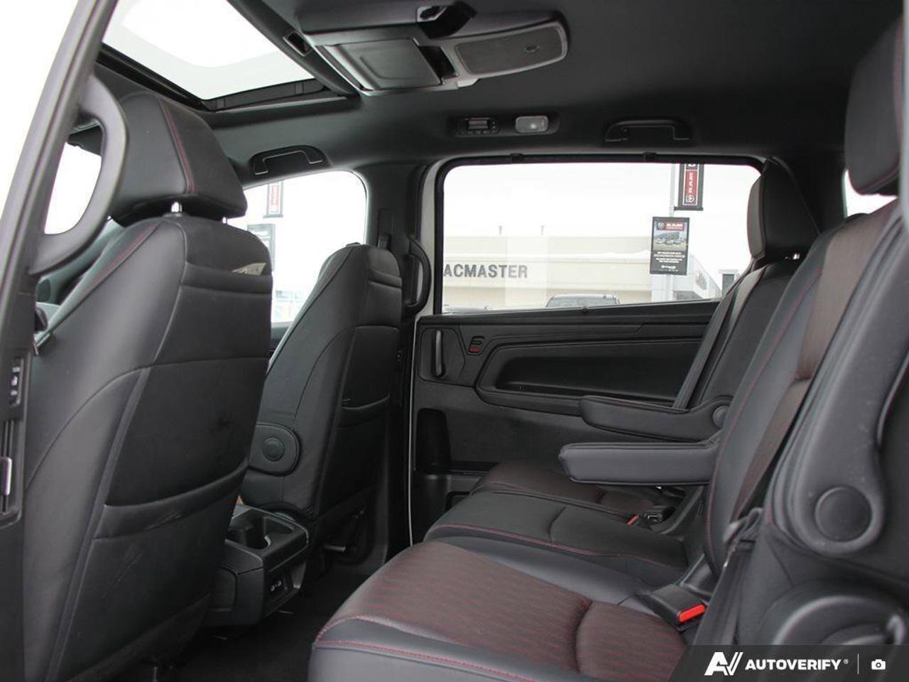 2024 Honda Odyssey Black EditionTouring, 3.5L V6, ALLOYS, LEATHER, LO Photo