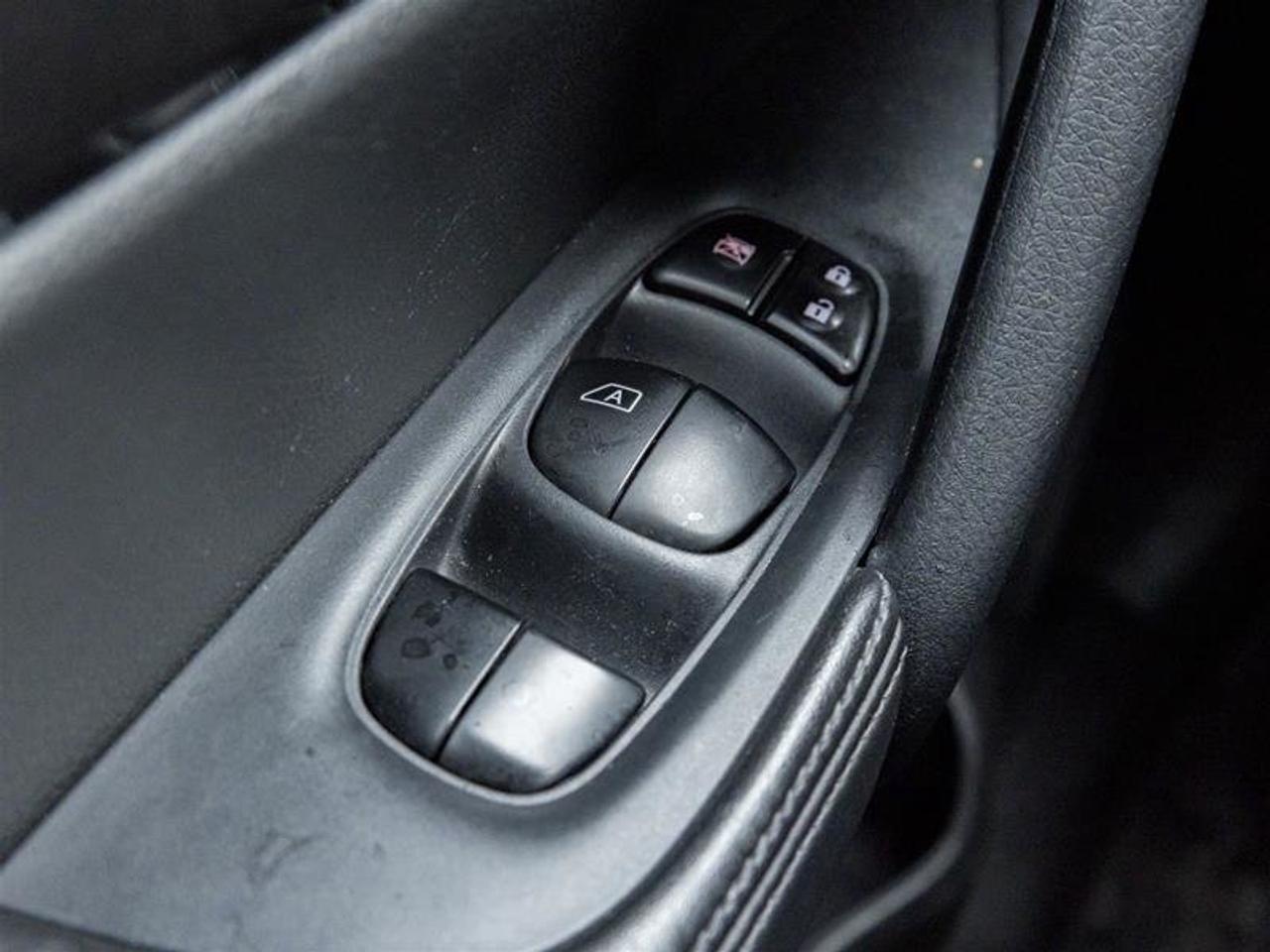 2019 Nissan Rogue SV FWD CVT Photo